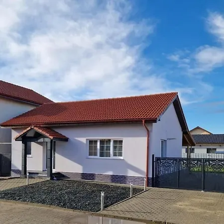 Home In Residential Neighborhood Arad Exterior photo